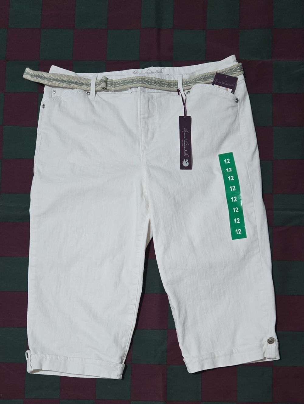 Gloria Vanderbilt White Capris with Slimming Waistband